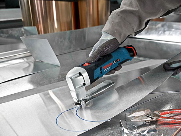 Máy cắt sắt loại nhỏ thích hợp trong cơ khí dân dụng