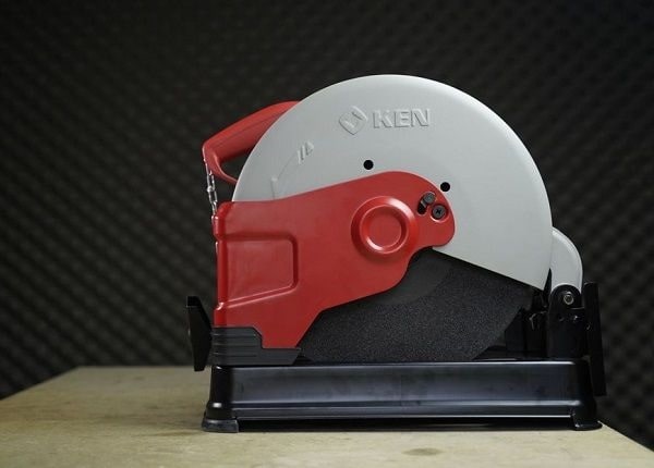 Máy cắt sắt được sản xuất bởi các thương hiệu Trung Quốc