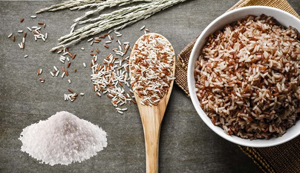 Cách bảo quản gạo không bị mối mọt, sâu với muối