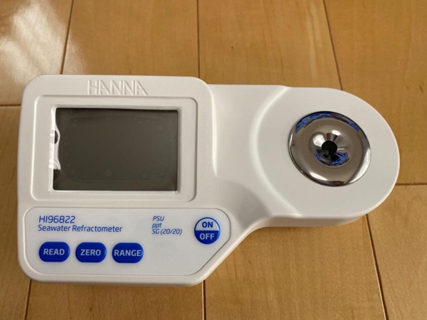 Hanna HI96822 nhỏ gọn, dạng điện tử với màn hình LCD