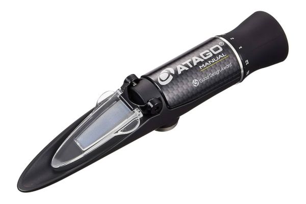 Atago Master S28M thiết kế kiểu dáng cầm tay nhỏ gọn 