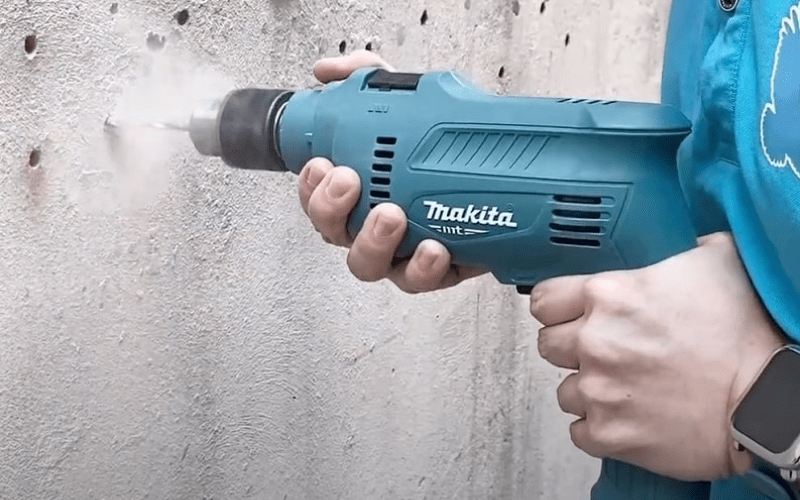 Máy khoan Makita M0801B vận hành ổn định, bền bỉ 