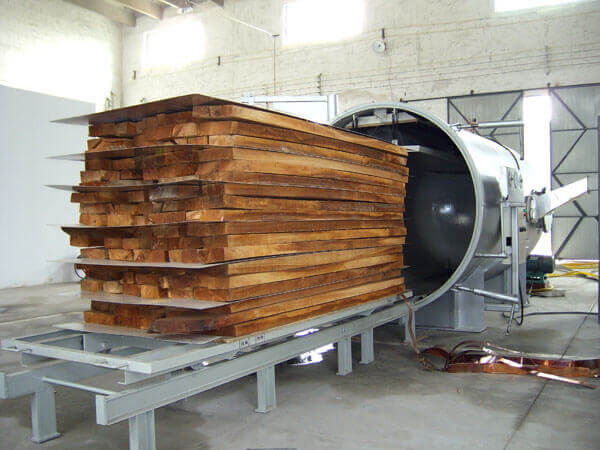 Xử lý gỗ tươi tự nhiên bằng cách sấy cao tần