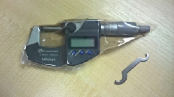 Đánh giá chi tiết Mitutoyo 293-240-30 - panme đo ngoài điện tử 0-25mm
