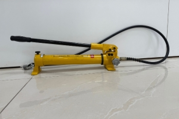 Review bơm tay thủy lực CP-700 có thực sự tốt và nên mua không?