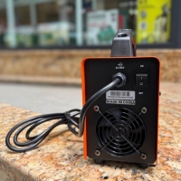 Mặt sau của Jasic ZX7 200E được bố trí quạt tản nhiệt 