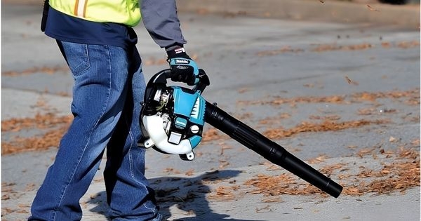 Cách sử dụng máy thổi bụi hiệu quả, an toàn